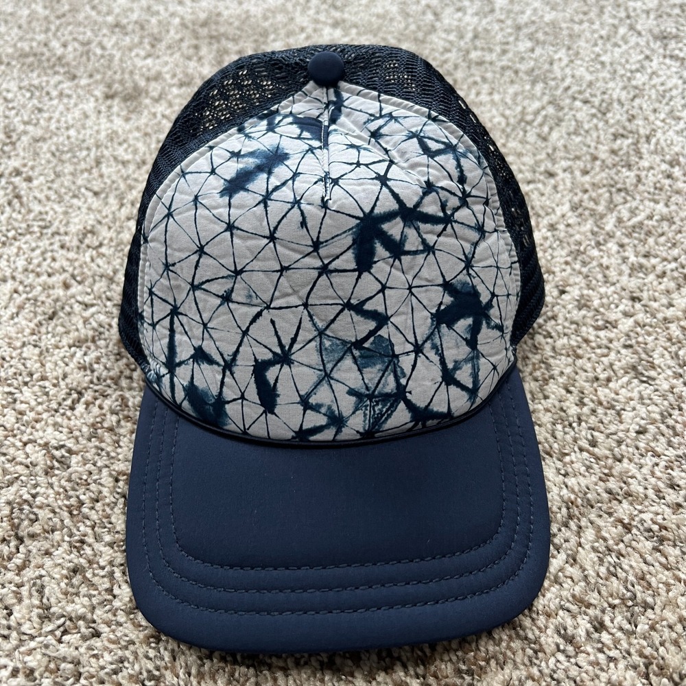 Lululemon WhatSUP Hat Star Crushed Silver Fox Deep Navy Print Mesh Snapback Cap